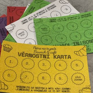 Věrnost má u nás svou chuť – a voní po čerstvé kávě. ☕ Desátá káva zdarma pro všechny, kdo se rádi vrací. #PetraNaToPeče...